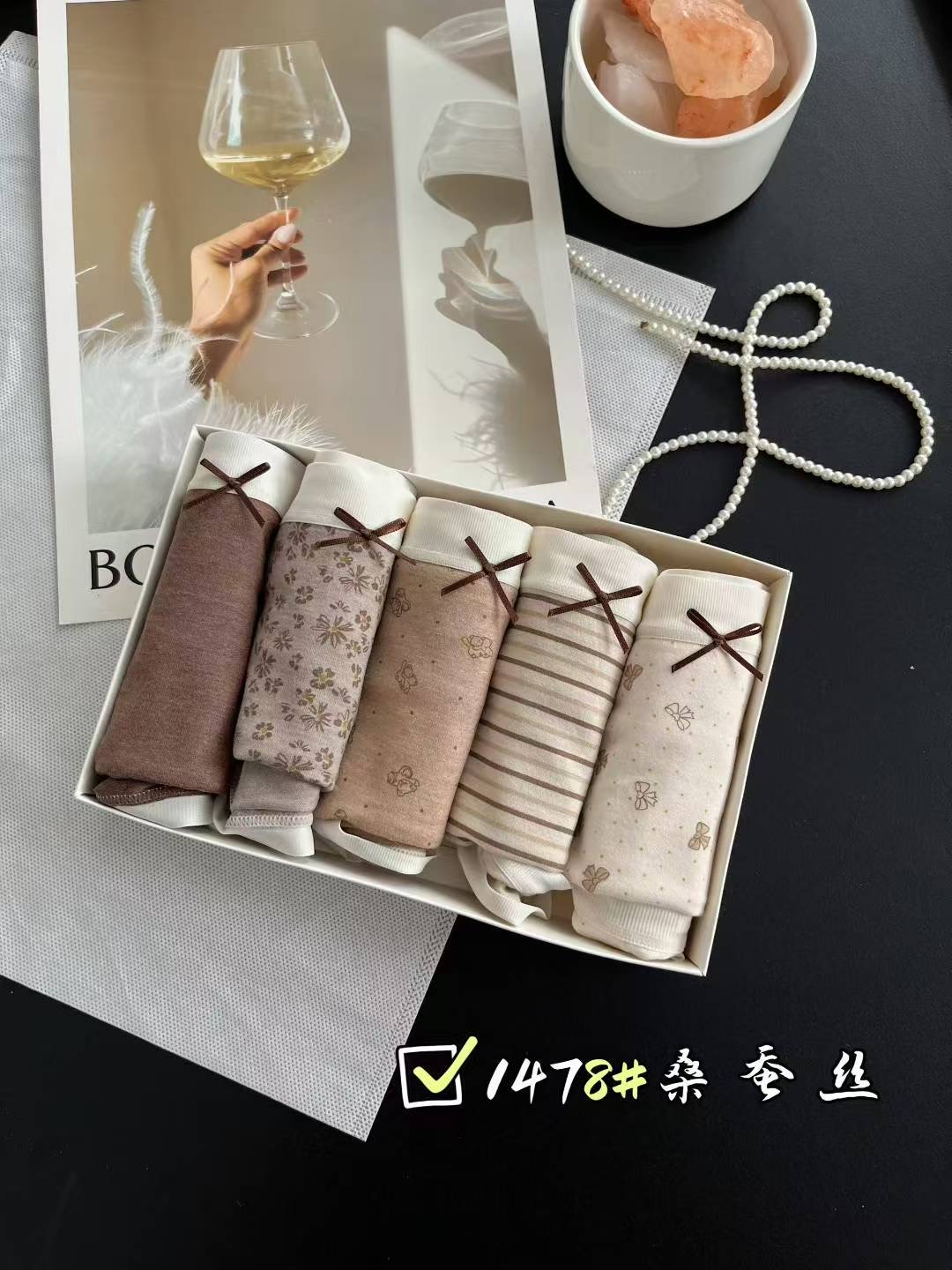 5条盒装惠芝欣1478桑蚕丝弹力莫代尔棉舒适中腰弹力女士三角短裤