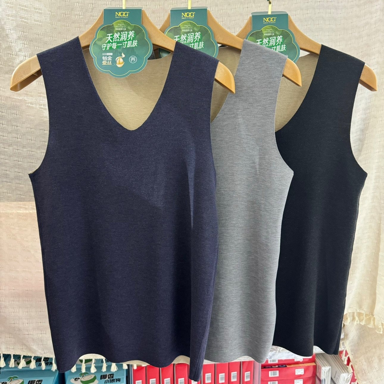 正品NGG931男士铂金蚕丝润肤保暖背心无痕V领发热加厚坎肩打底衣,女士内衣/男士内衣/家居服,保暖背心,淘宝优惠券,粉丝福利购,淘宝优惠卷