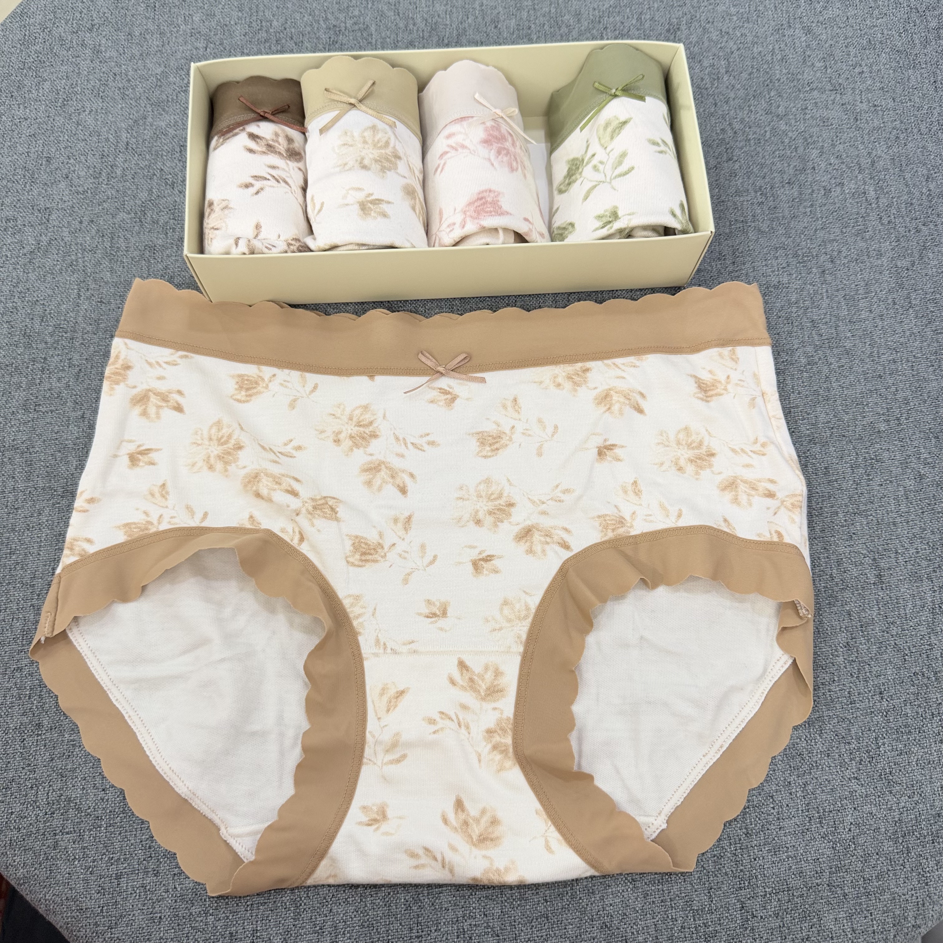 欧莱琳五条装碎花朵无痕磨毛波浪边内裤女中腰包臀桑蚕丝裆三角裤