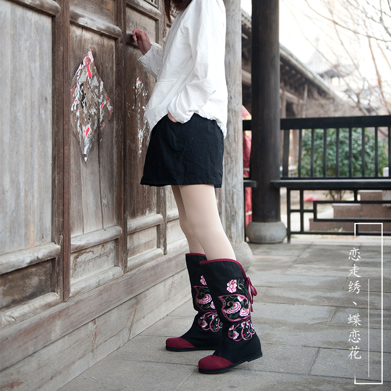 OLD BEIJING CLOTH SHOES WOMEN SPRING ANTIQUE SINGLE BOOTS ETHNIC EMBROIDERY SHOES WOMEN WEDDING SHOES CLOTH BOOTS INCREASE IN THE BOOTS