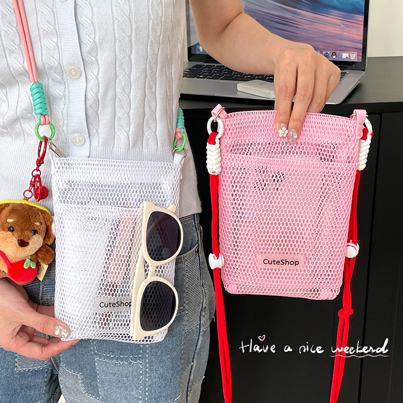 新款撞色斜挎包镂空网格手机包