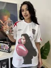 Liu Yuling Lucy Liu Red Fist Pattern Portrait Retro Blokecore Short-Sleeved Jersey Remake