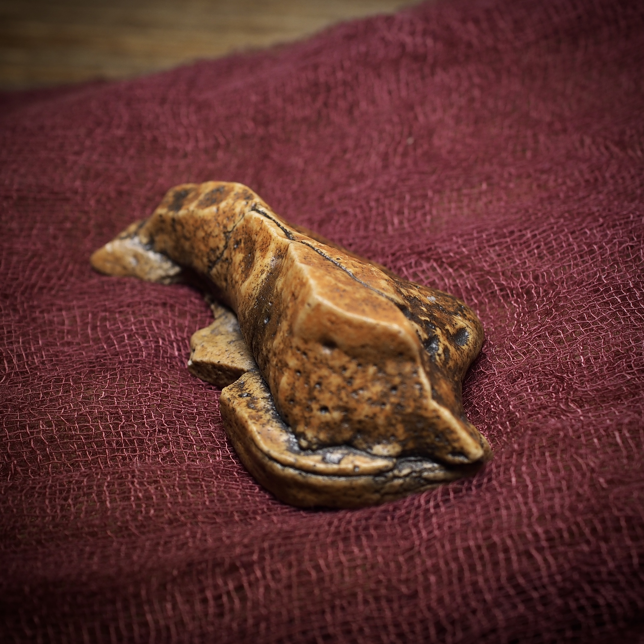 西藏百年蝎子造型天然黄石供器 莲师德巴燃匝铁蝎 少见