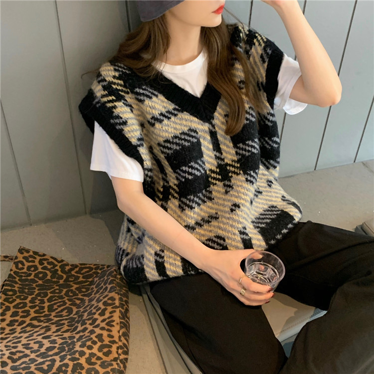 Real shot! Real price! V-neck loose knitted vest top women's White Jacket Vest