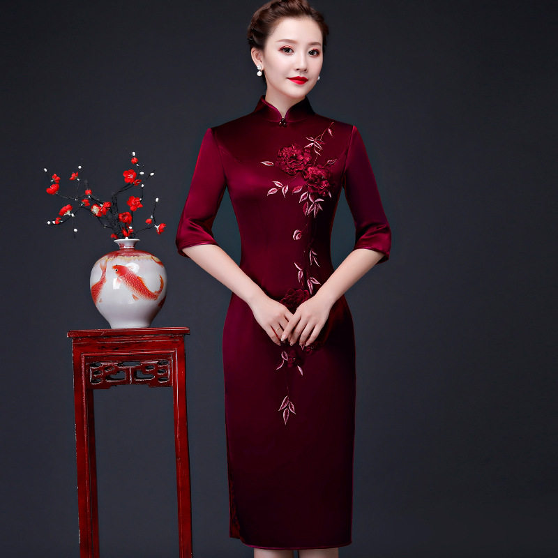 2024夏秋款绣花妈妈装婚宴婚庆旗袍喜婆婆婚礼喜事丈母娘旗袍裙红