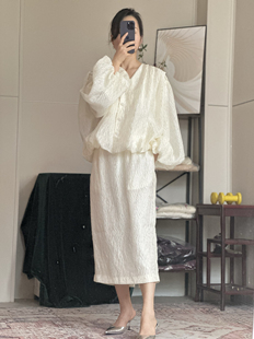 （遇见）琳烺红标了然2025春夏真丝提花v领宽松两件套开衫外套裙