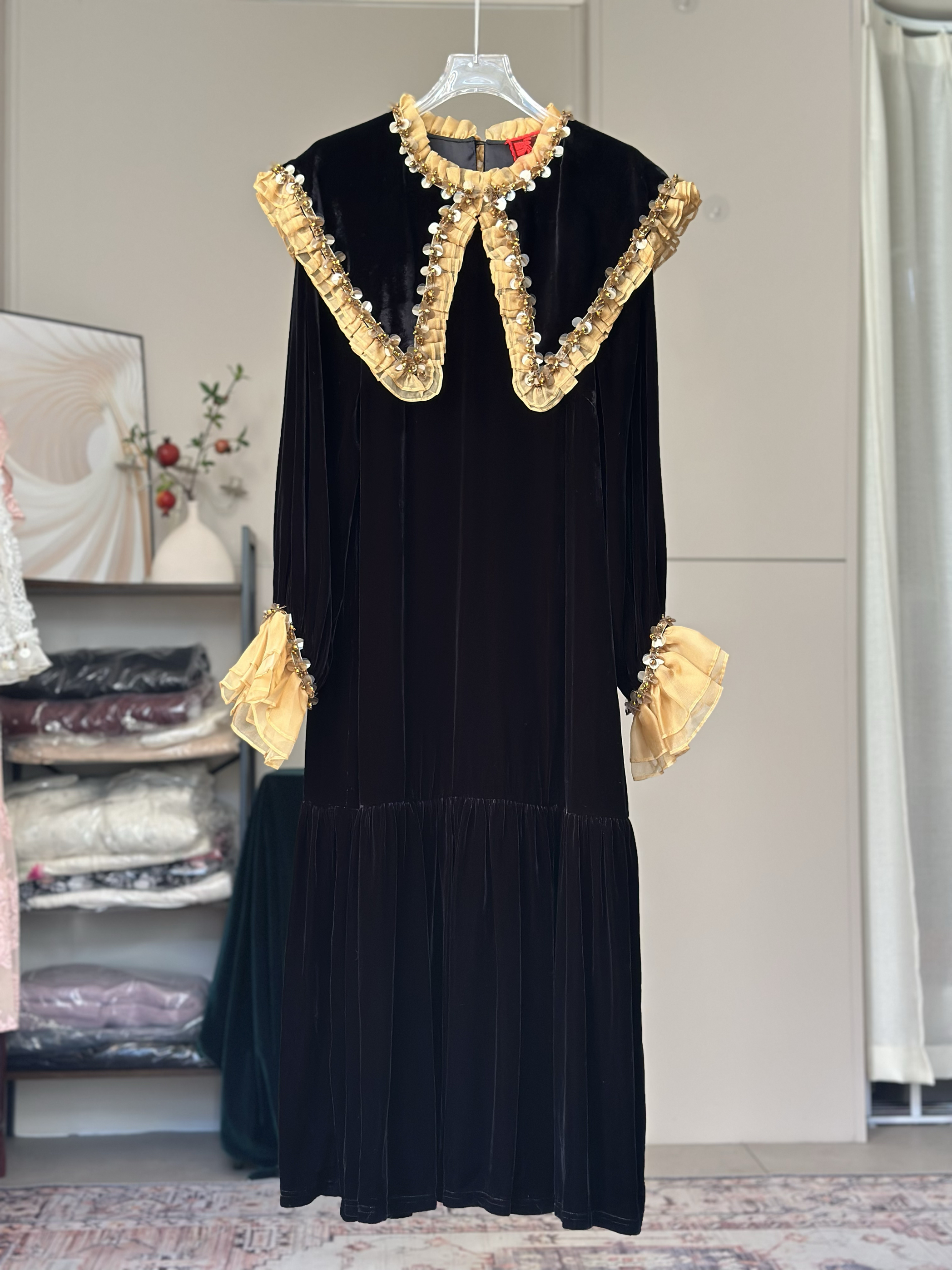 （落霞）琳烺了然2025秋冬真丝绒拼桑蚕丝木耳边大翻领宽松连衣裙