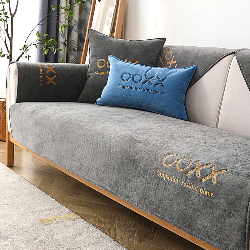 Four seasons of waterproof sofa mattresses with general skat