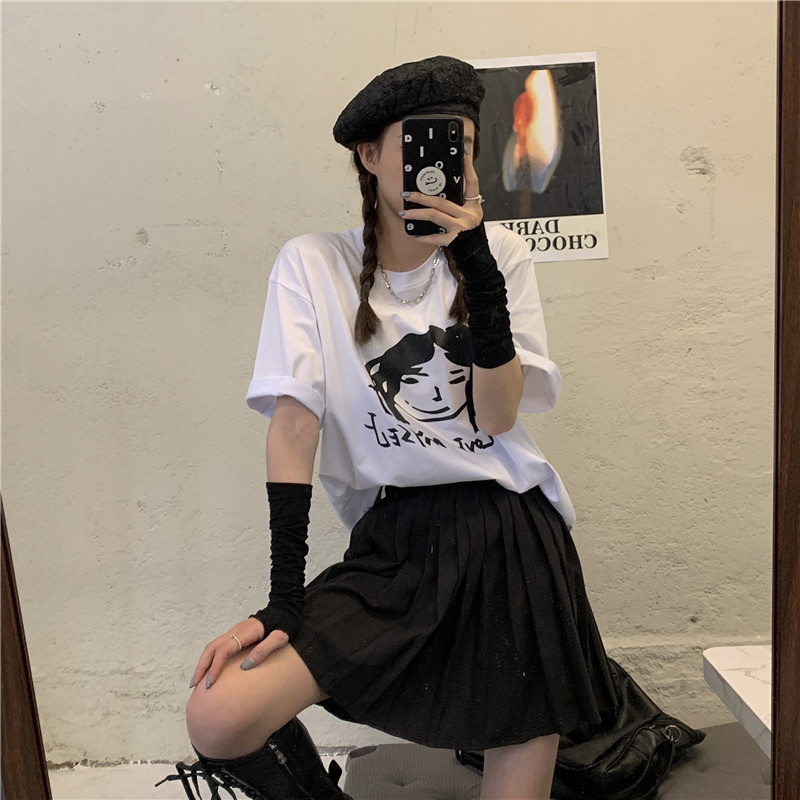 Real price ~ self portrait cartoon T-shirt loose and lazy Short Sleeve Top + high waist pleated skirt
