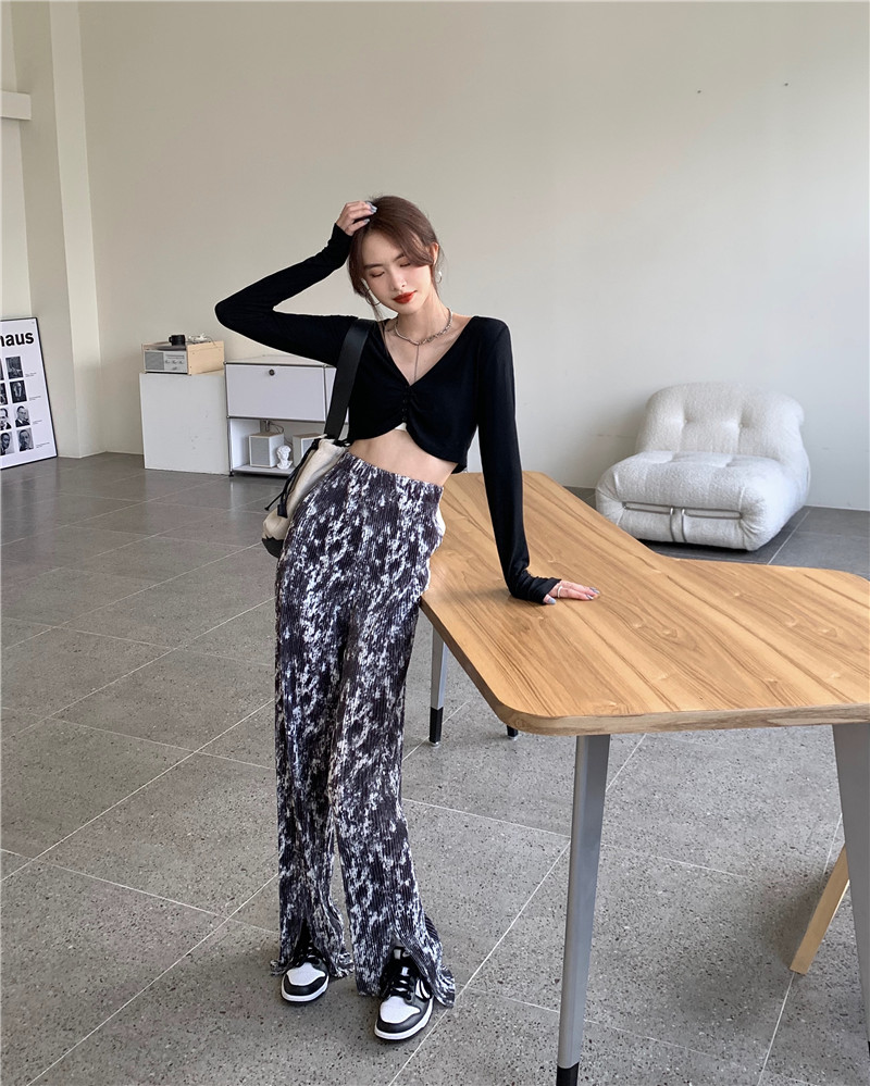 Real price ~ New slim twist T-shirt + loose and slim tie dyed floor pants