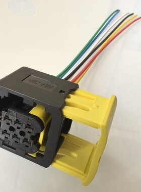 适配中国重汽汕德卡C7H配件G7自卸车高位保险杠雾灯插头