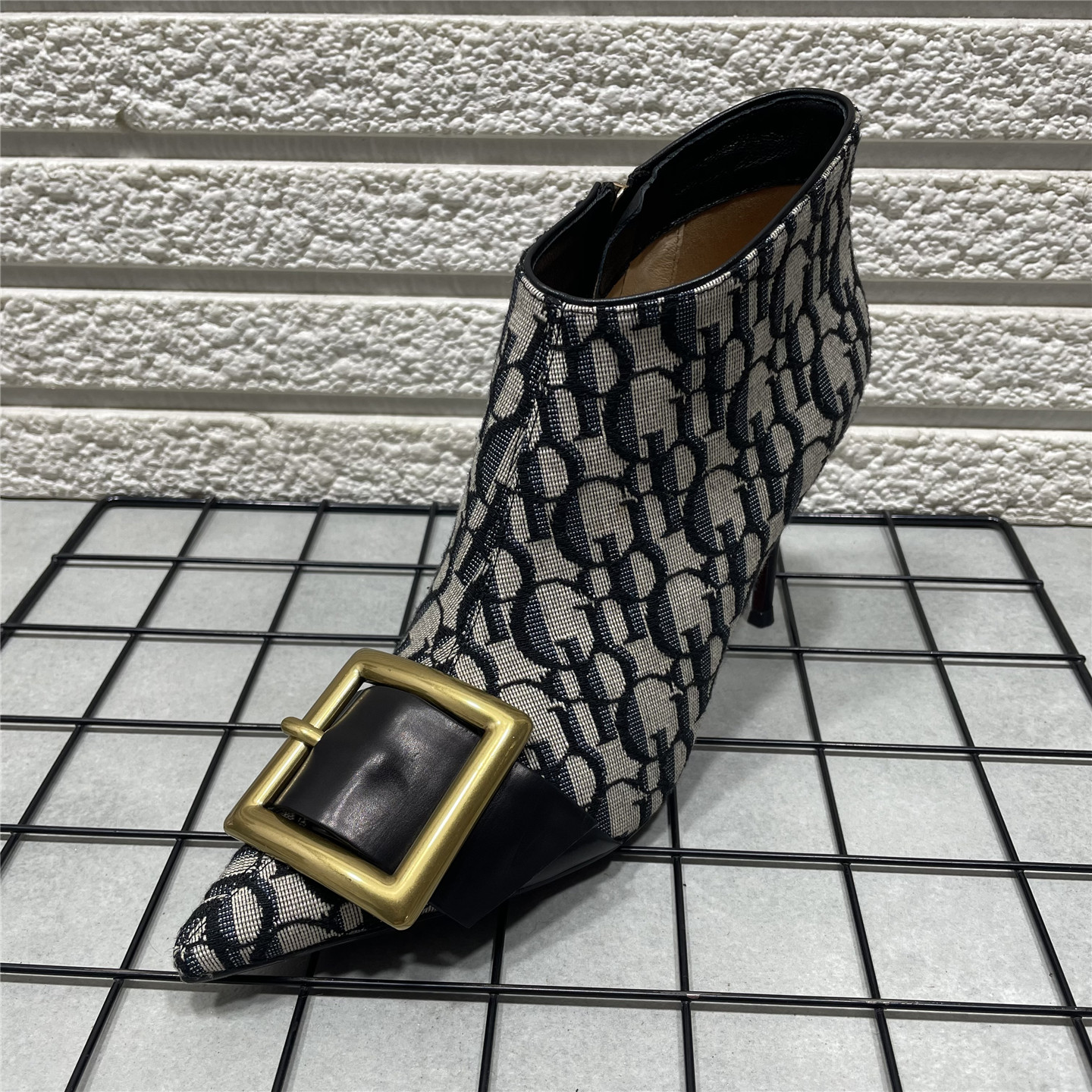 断码处理法式高跟短靴女