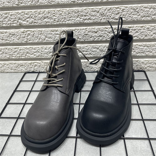 断码处理复古经典系带马丁靴女