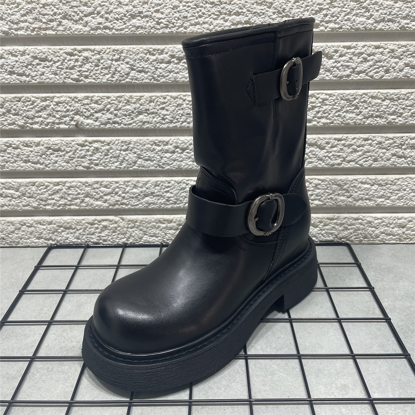 断码处理金属扣真皮马丁靴女