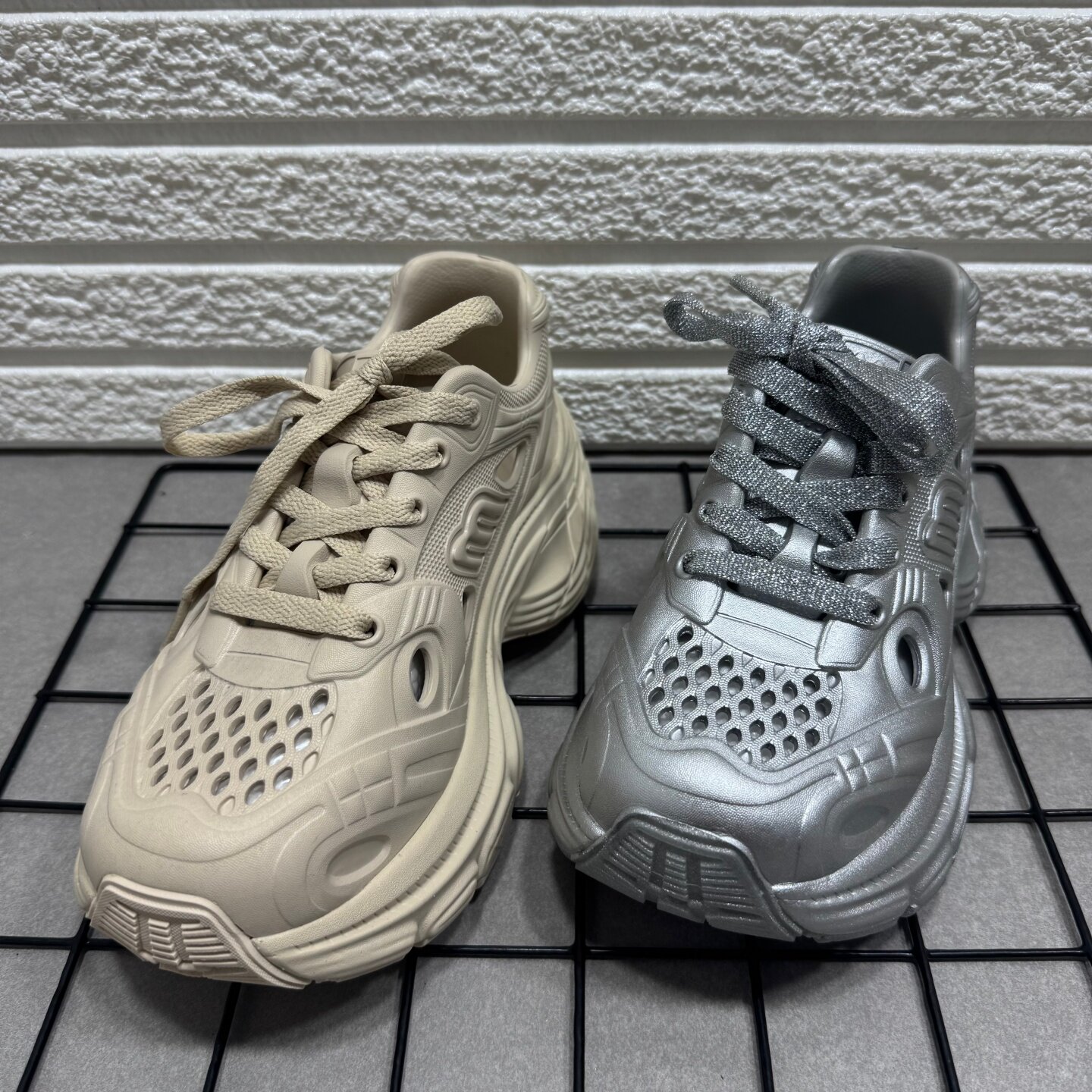 撤柜处理洞洞鞋女夏季新款凉鞋外穿厚底增高踩屎感百搭防滑老爹鞋