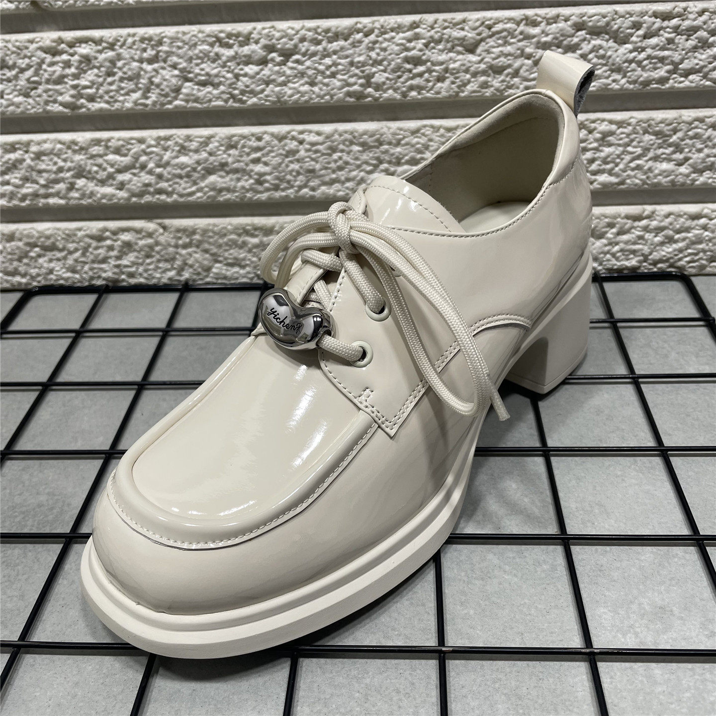 断码处理真皮深口粗跟单鞋春季女款2026新款英伦乐福鞋系带小皮鞋