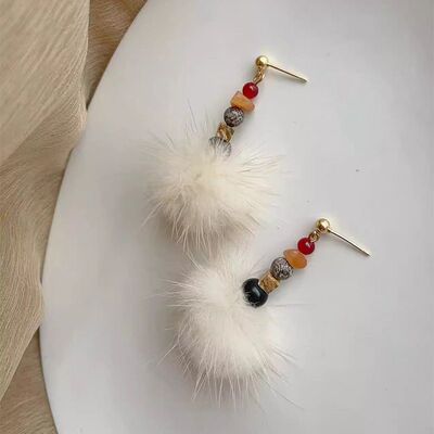 热销现货mocha冬日恋歌系列秋冬百搭耳饰毛茸茸白色串珠毛球耳钉