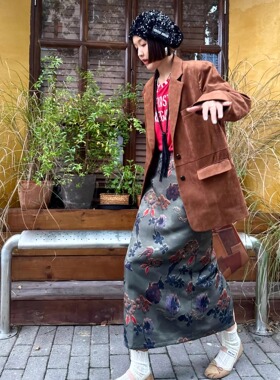 收藏级别法式风情摩登都市丽人复古提花半裙高级感小众显瘦直筒裙