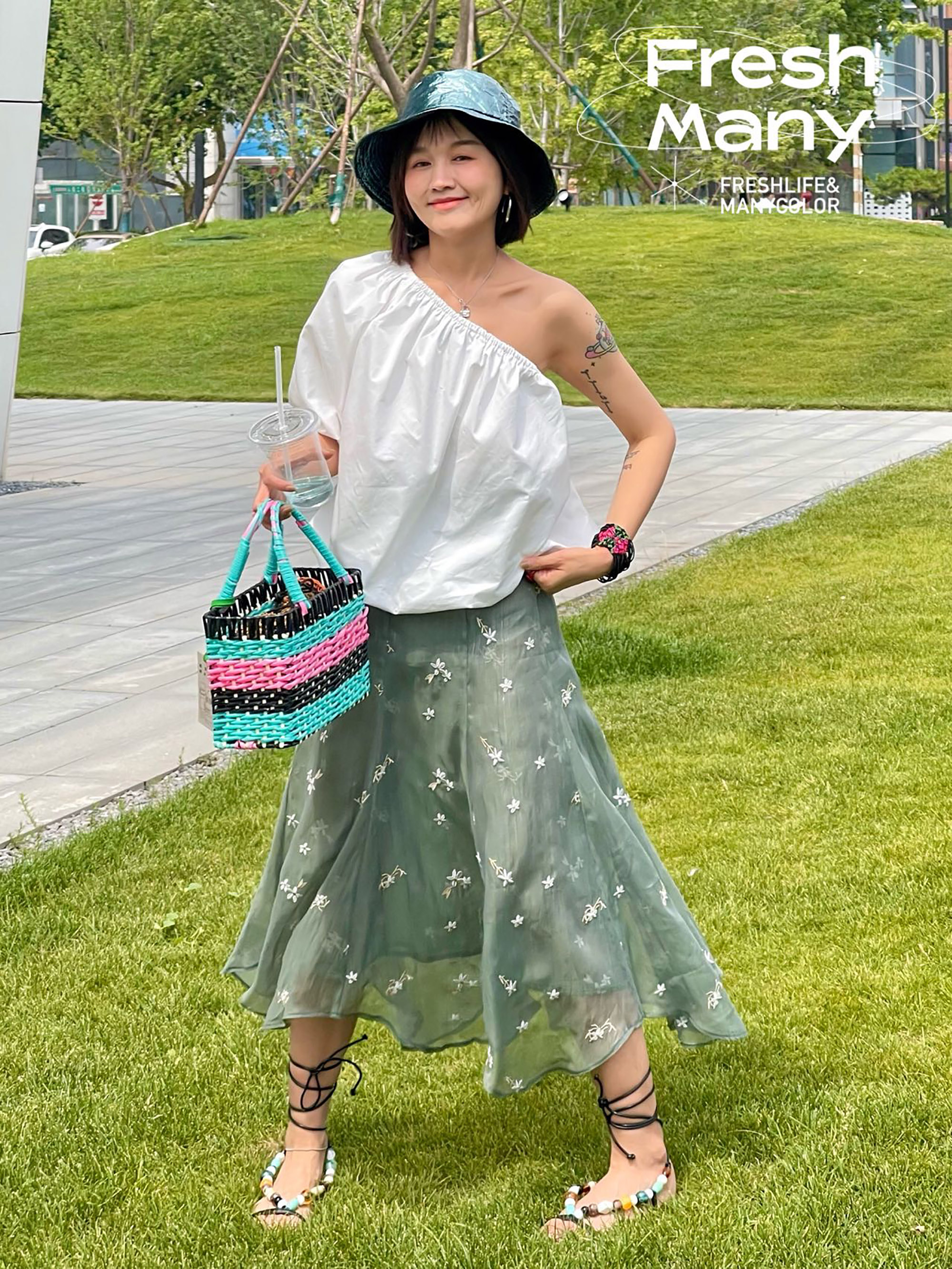 锁骨小心显瘦白色棉套头漏肩衬衫