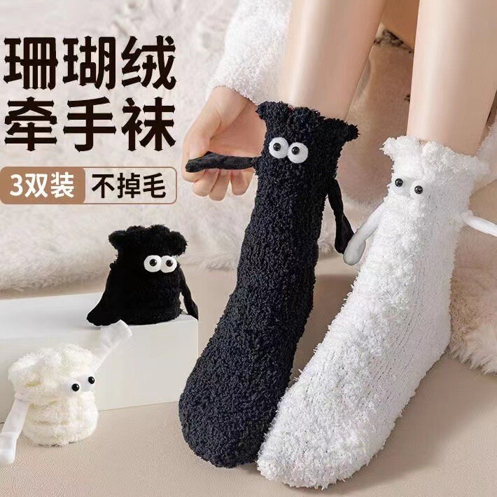 牵手袜子女秋冬季珊瑚绒中筒袜ins潮可爱加厚保暖月子透气地板袜