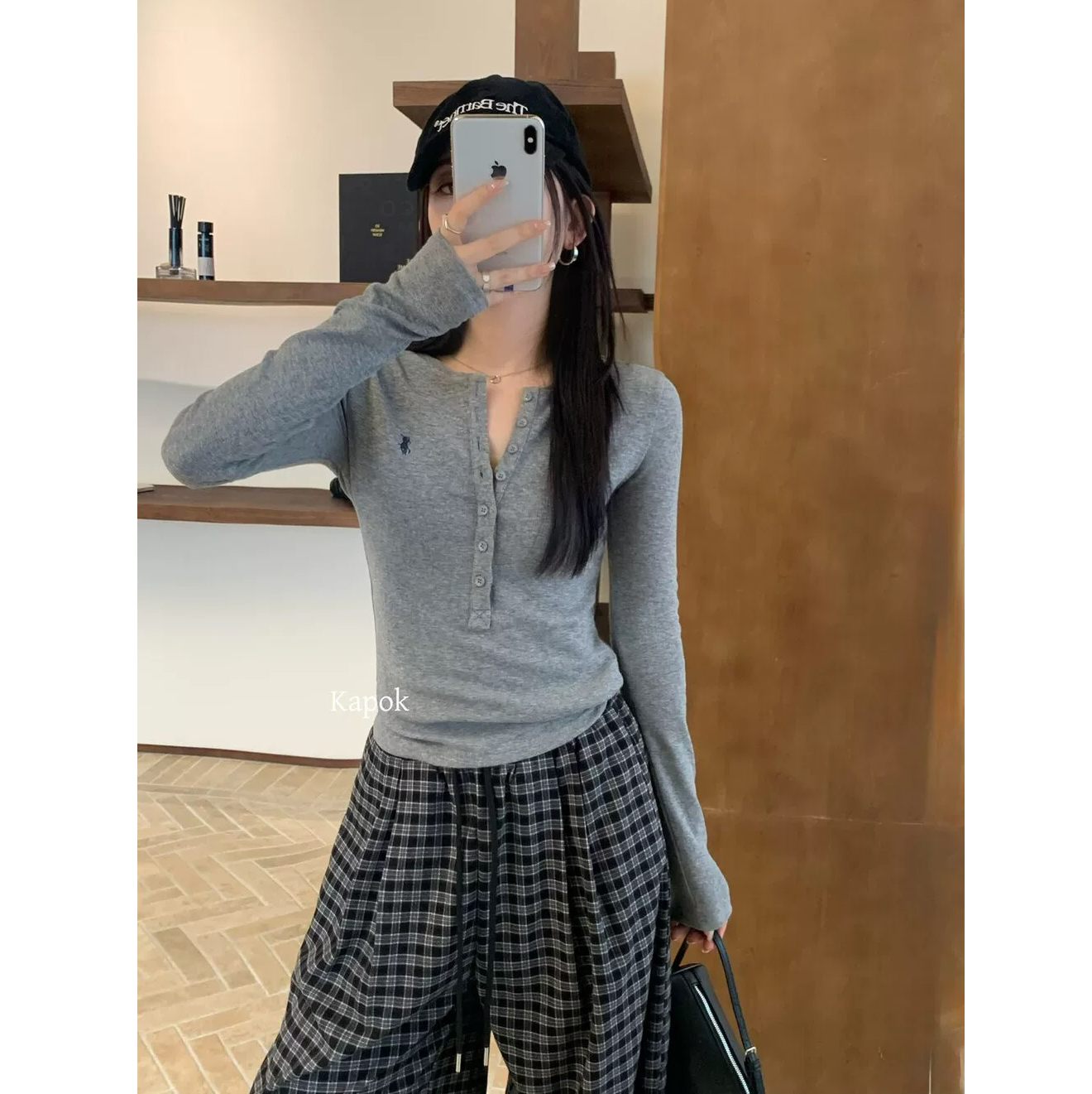 小马刺绣系扣圆领长袖T恤女秋季