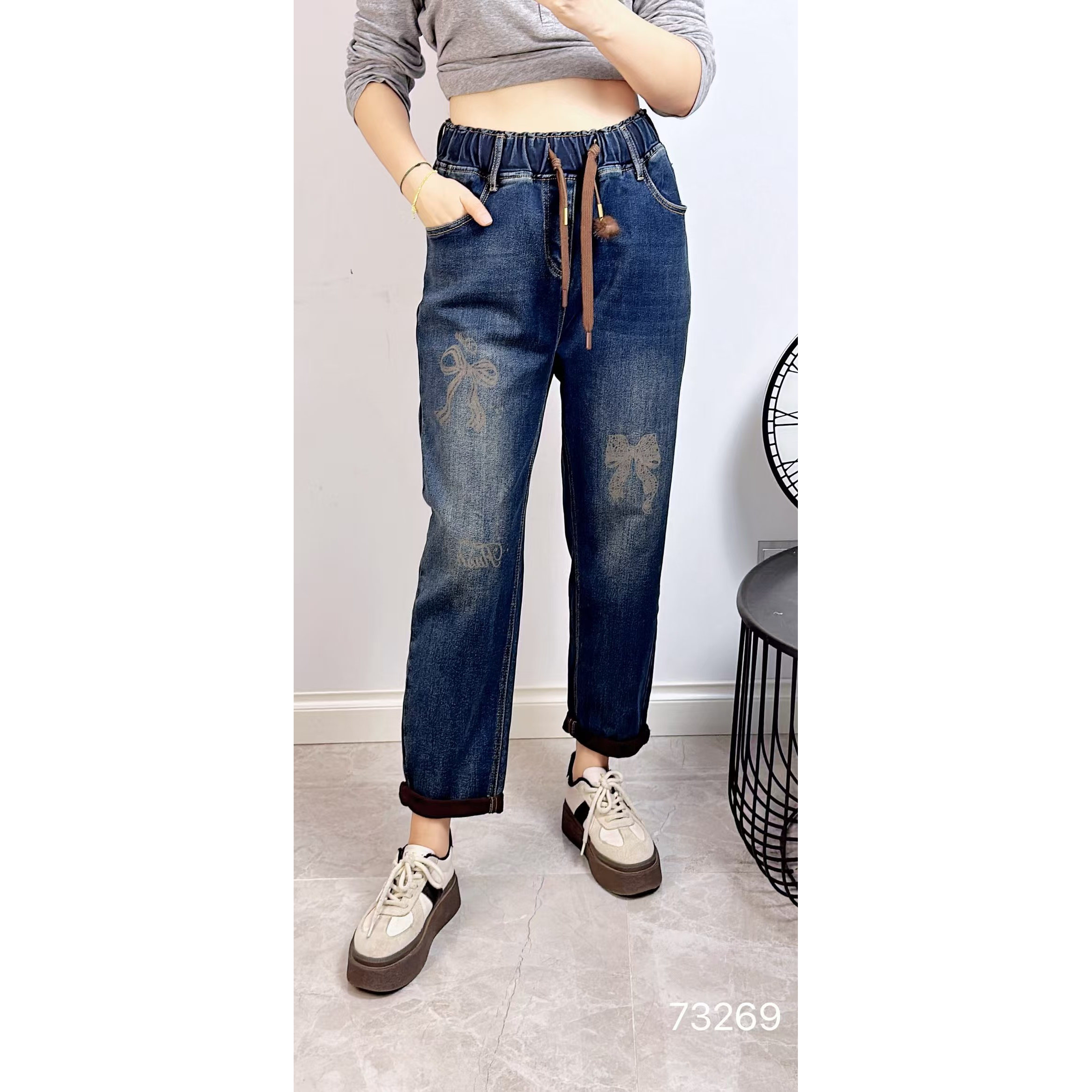 73269莱正雅2025秋冬新款大码女装时尚显瘦加薄绒牛仔裤老爹裤子