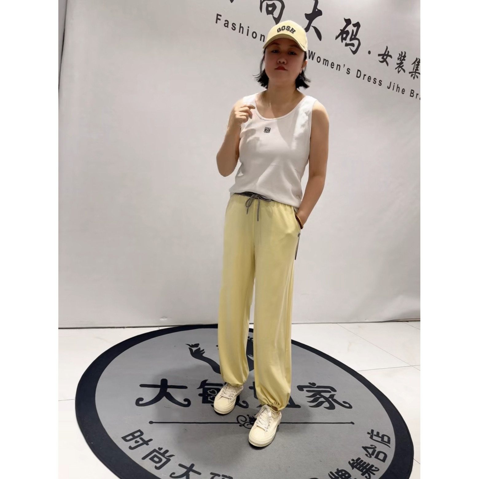 1052芮娜依莲夏季新款加肥加大码女装通勤松紧腰彩色休闲卫裤子