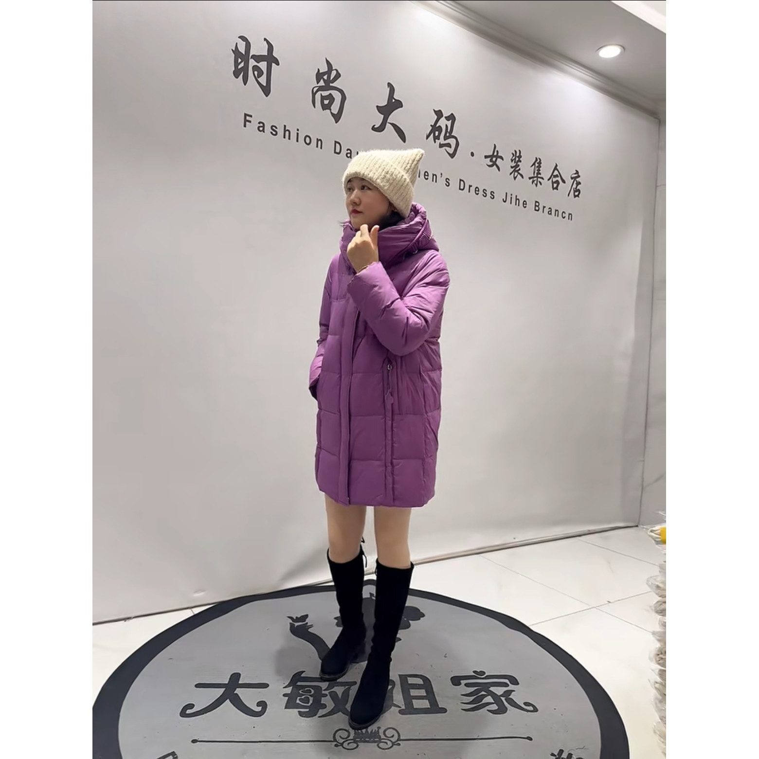 芮娜依莲9817冬新款加肥大码女装胖妹妹显瘦减龄连帽一手长羽绒服