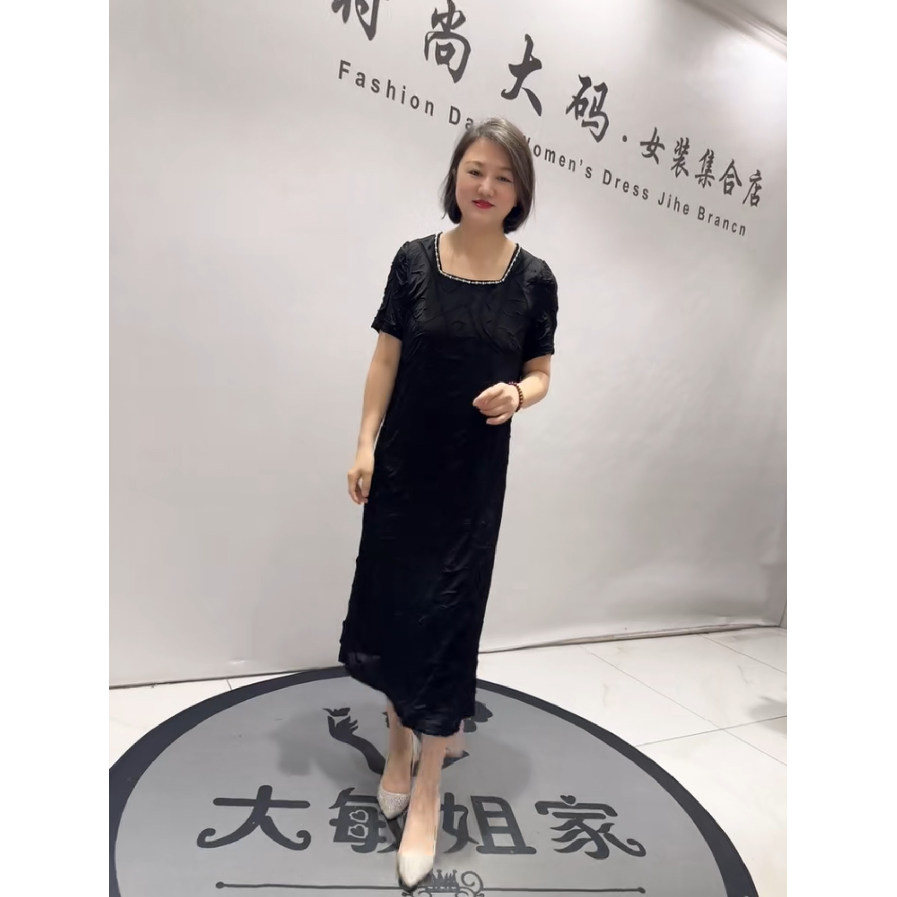 1793芮娜依莲夏季新款加肥大码女装通勤立体剪裁醋酸褶皱连衣裙子