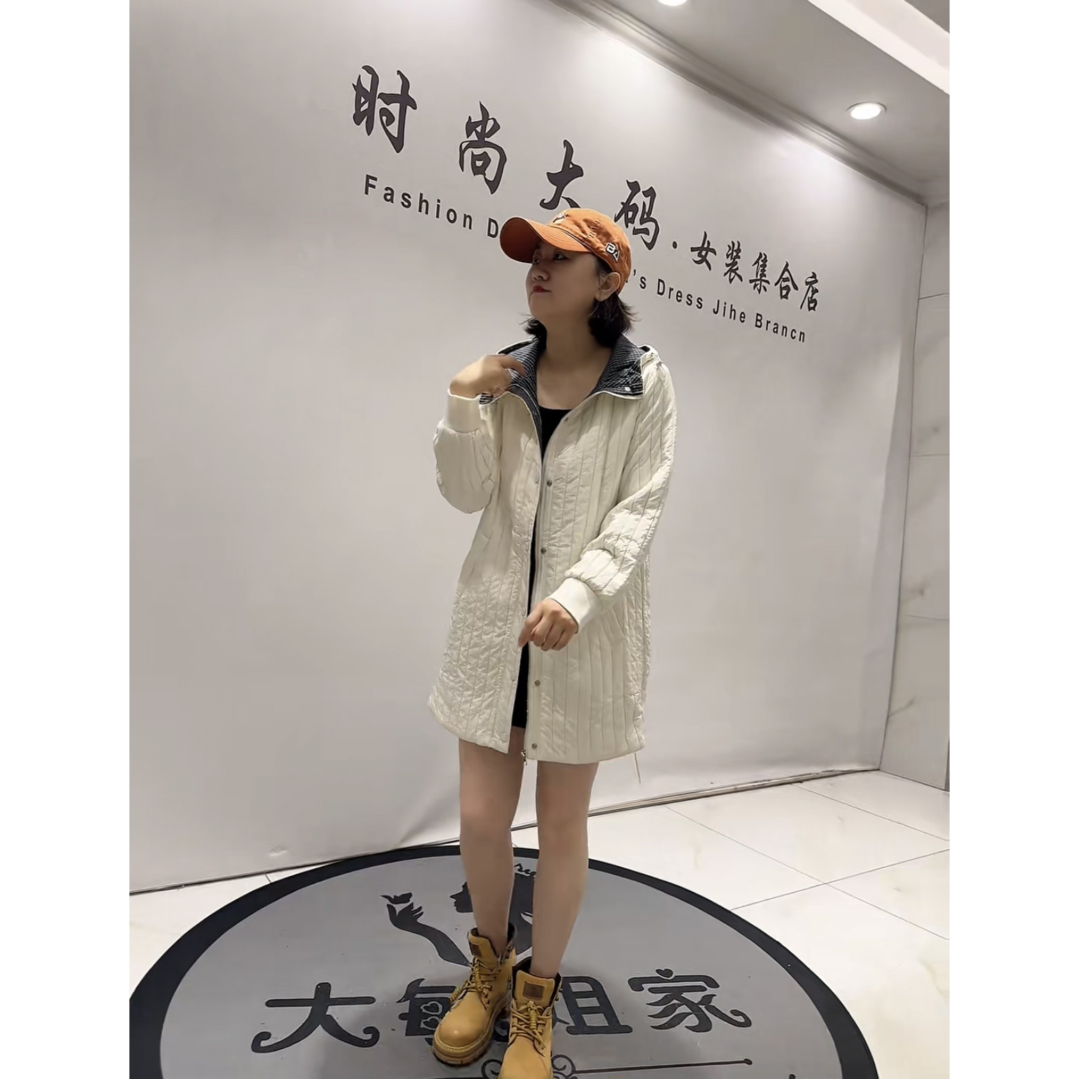 女权贵族6012秋季新款加肥加大码女装胖妹妹显瘦减龄连帽棉衣棉服