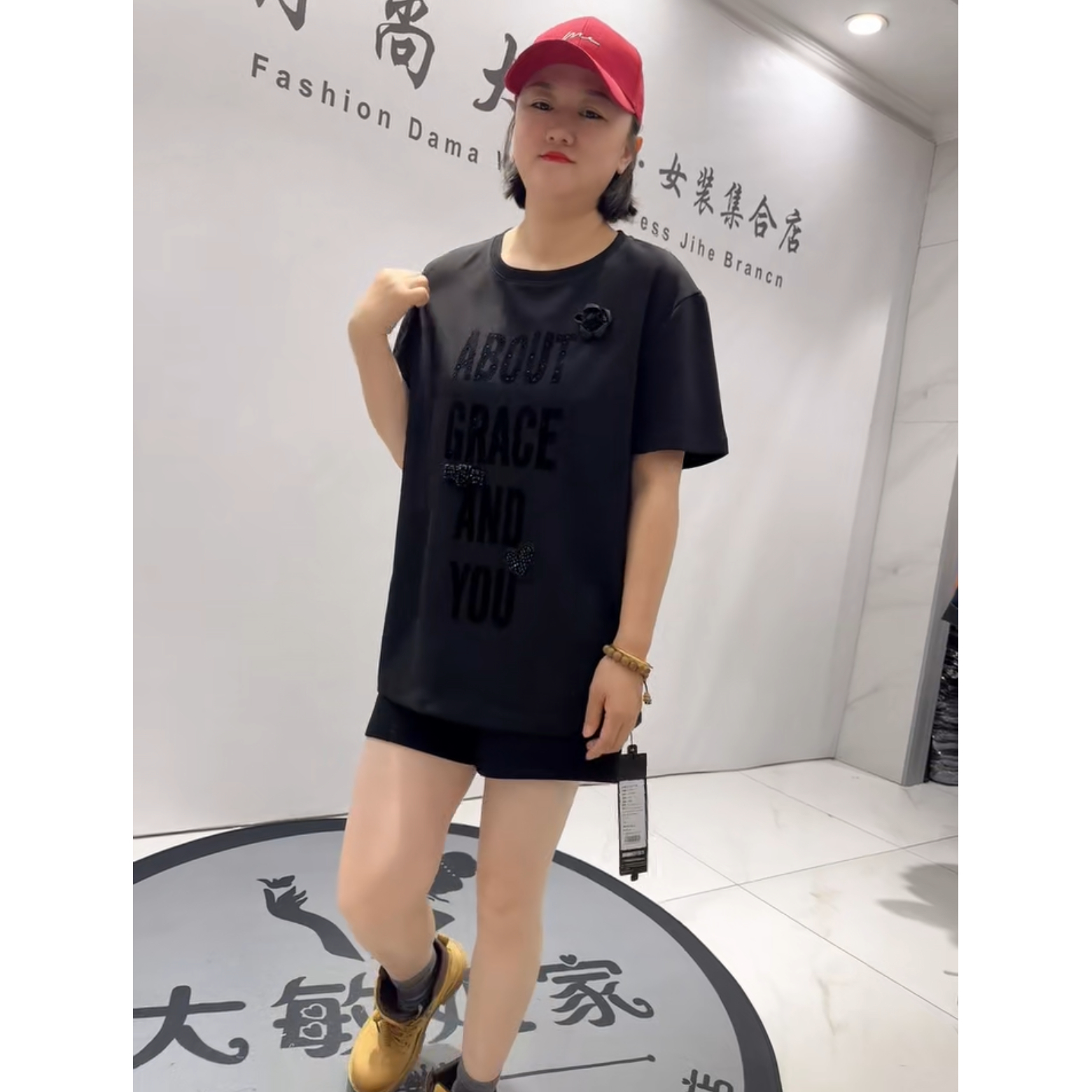 1602播本女权贵族冬新款加肥加大码女装通勤立体剪裁烫钻半袖小衫