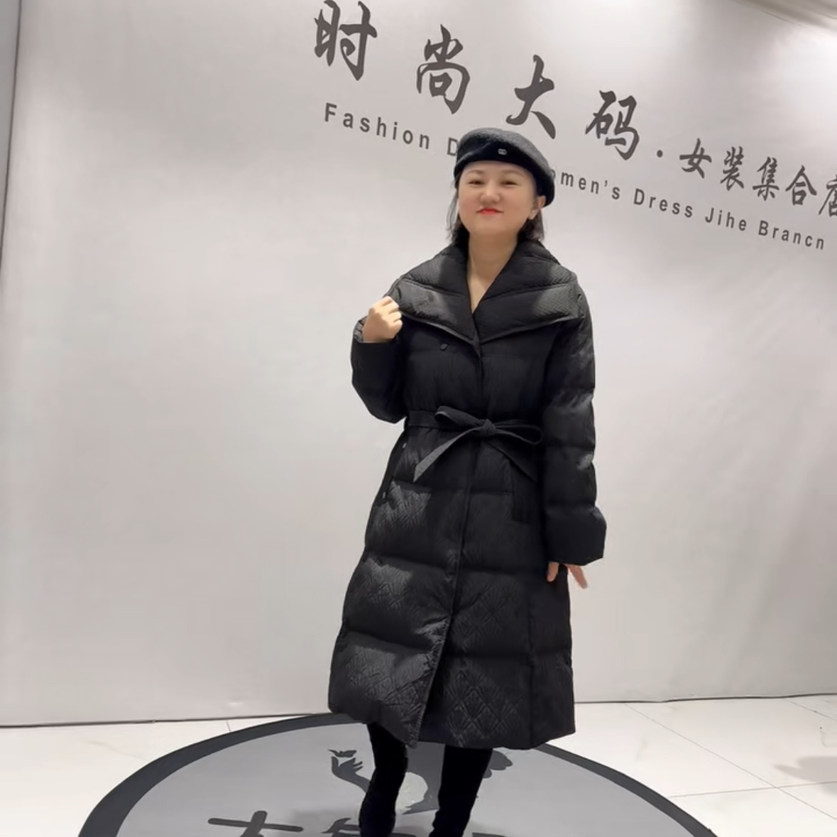 9019芮娜依莲冬新款加肥大码女装通勤立体剪裁长款加厚保暖羽绒服