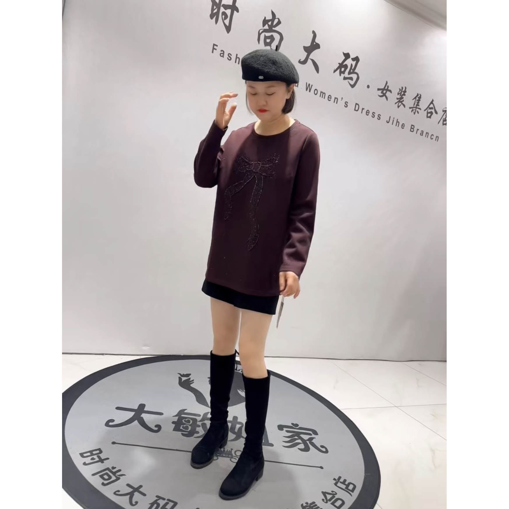 5139芮娜依莲冬新款加肥大码女装通勤立体剪裁烫钻一手长卫衣小衫