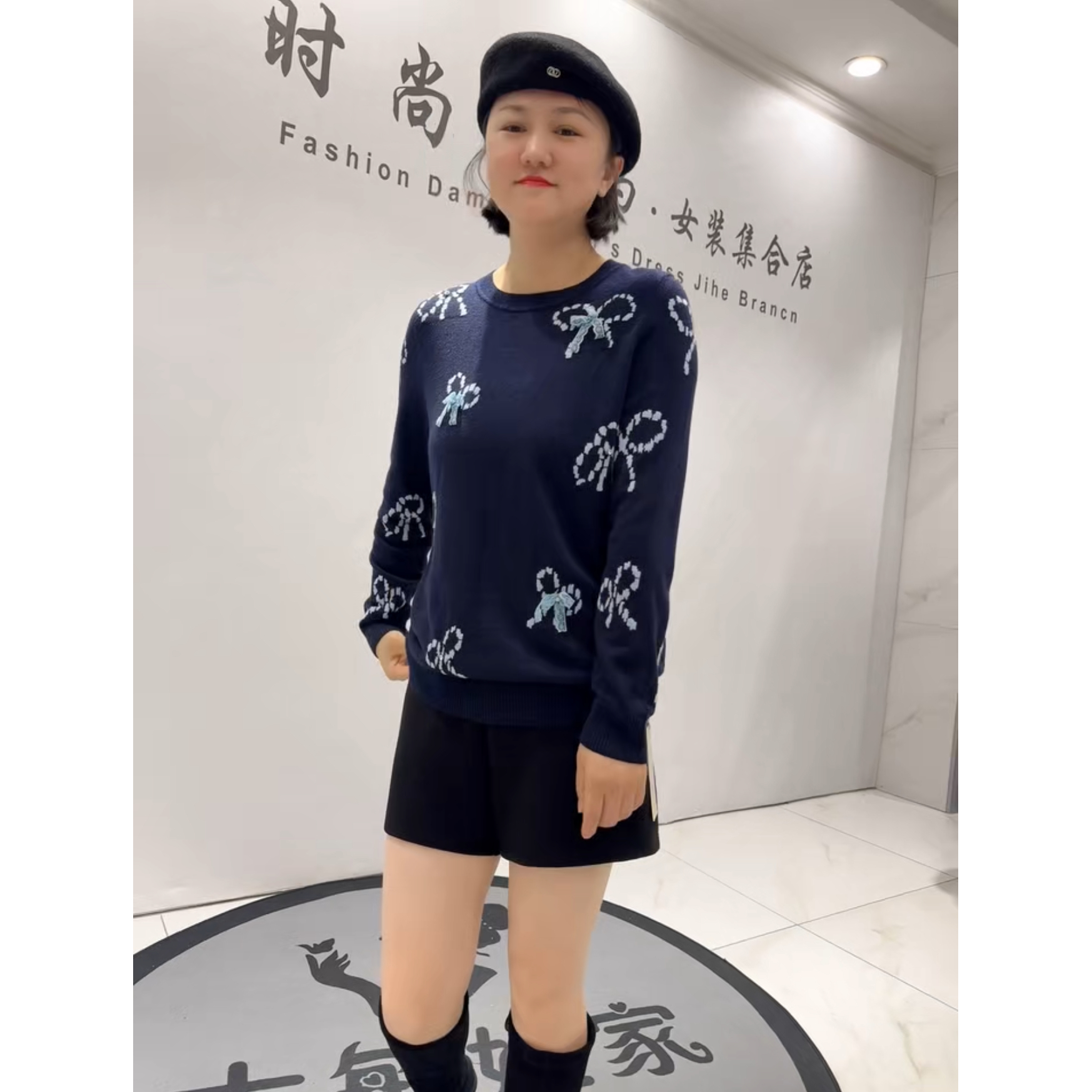 5007芮娜依莲初冬新款加肥大码女装通勤立体剪裁针织曲珠毛衫小衫