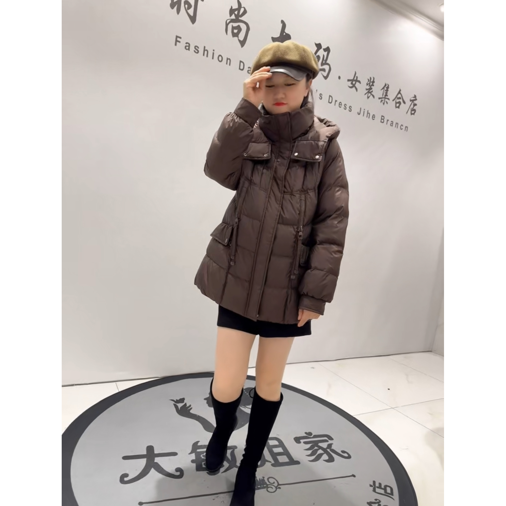 9559芮娜依莲冬新款加肥加大码女装通勤立体剪裁连帽加厚棉衣棉服