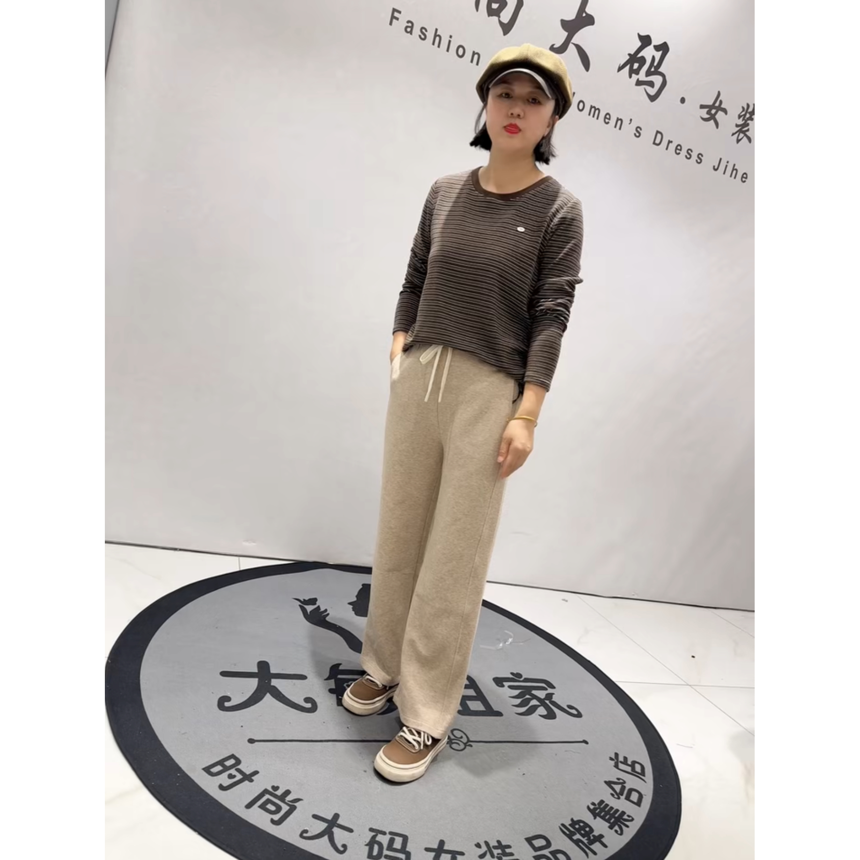 9919芮娜依莲初冬新款加肥加大码女装通勤立体剪裁松紧腰加厚裤子