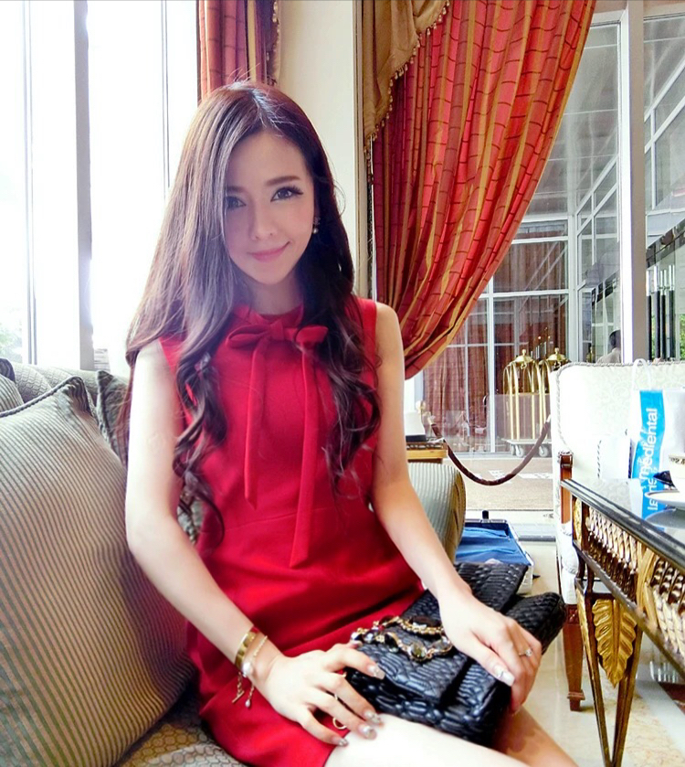 无袖红色新款直筒修身风连衣裙