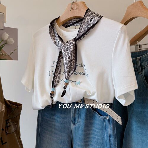 配丝巾立体小马装饰字母短袖T恤