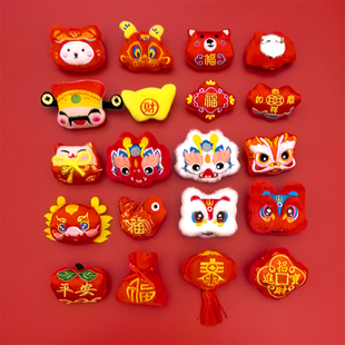 2024龙年新年礼物本命年元素胸针红色毛绒别针围巾衣服点缀装饰品