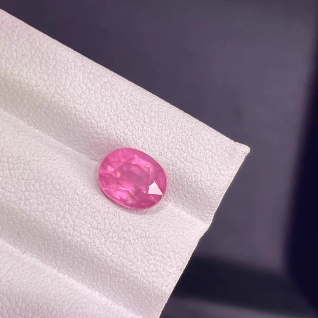 1.9克拉AIG天然无烧马亨盖尖晶石