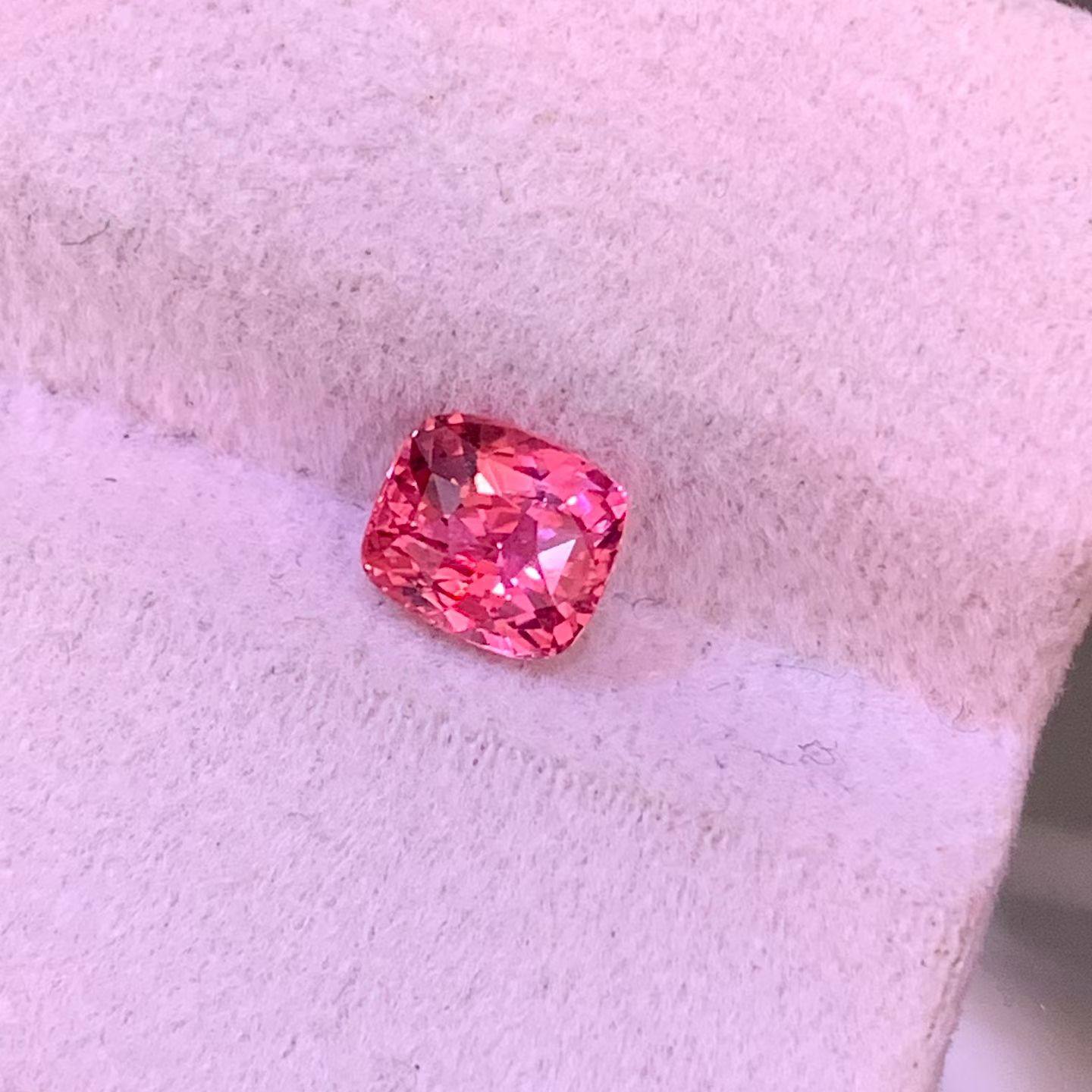 1.0克拉天然无烧帕帕拉恰蓝宝石