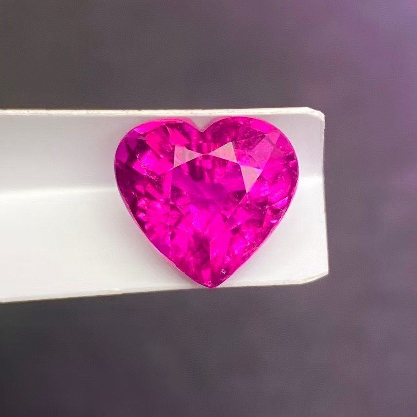 6.4克拉天然玫红色碧玺戒面裸石