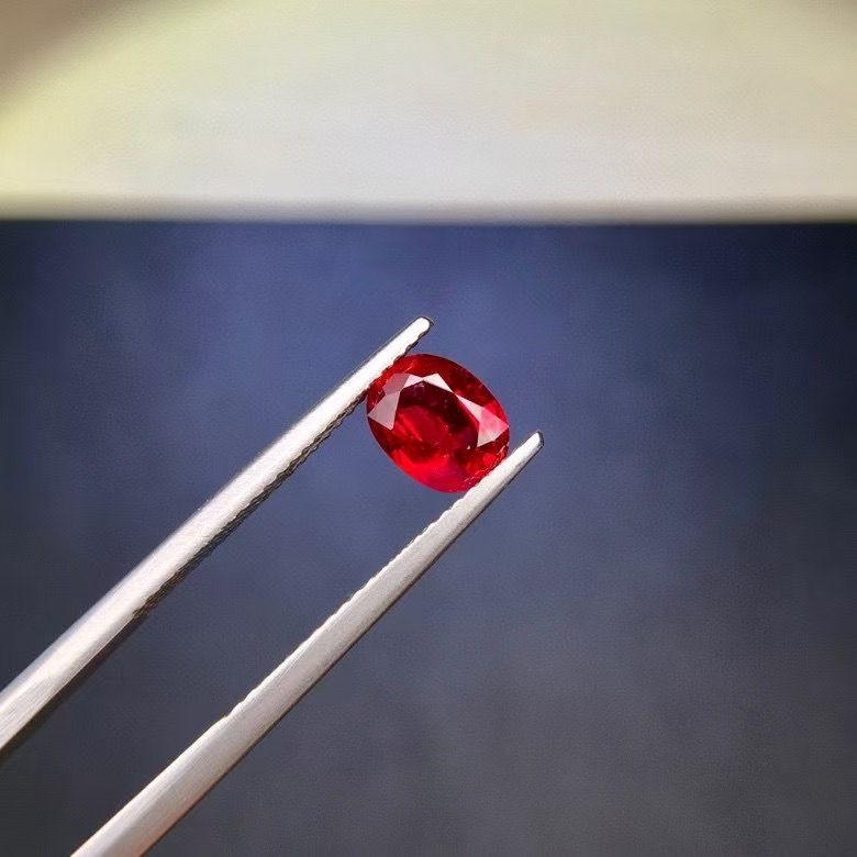 主证1.34克拉天然无烧鸽血红宝石