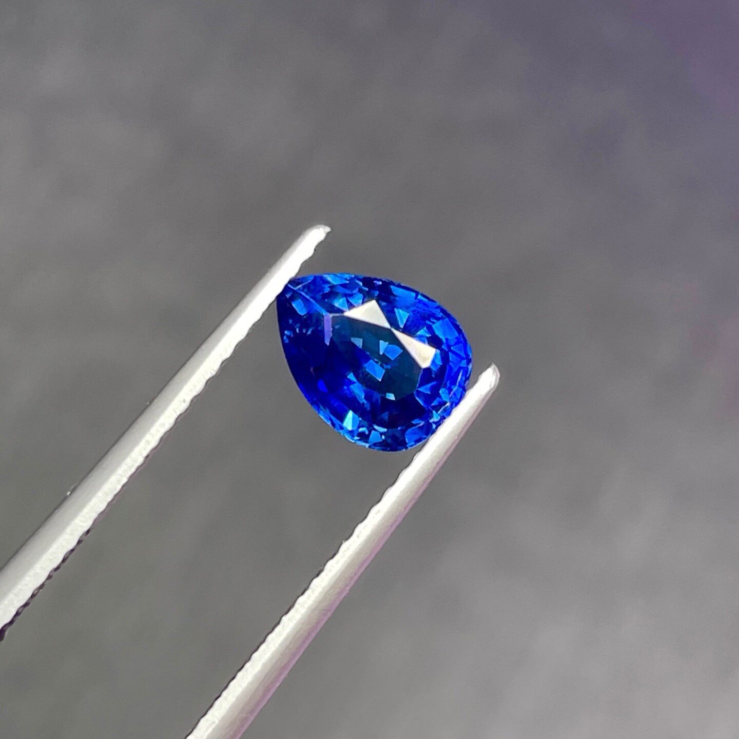 精品新货1.57克拉天然皇家蓝宝石戒面水滴形彩宝裸石斯里兰卡产地
