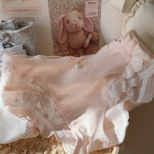 贩卖粉色的温柔 人间小甜妹爱心吊坠蕾丝荷叶边内裤高颜值女胖次