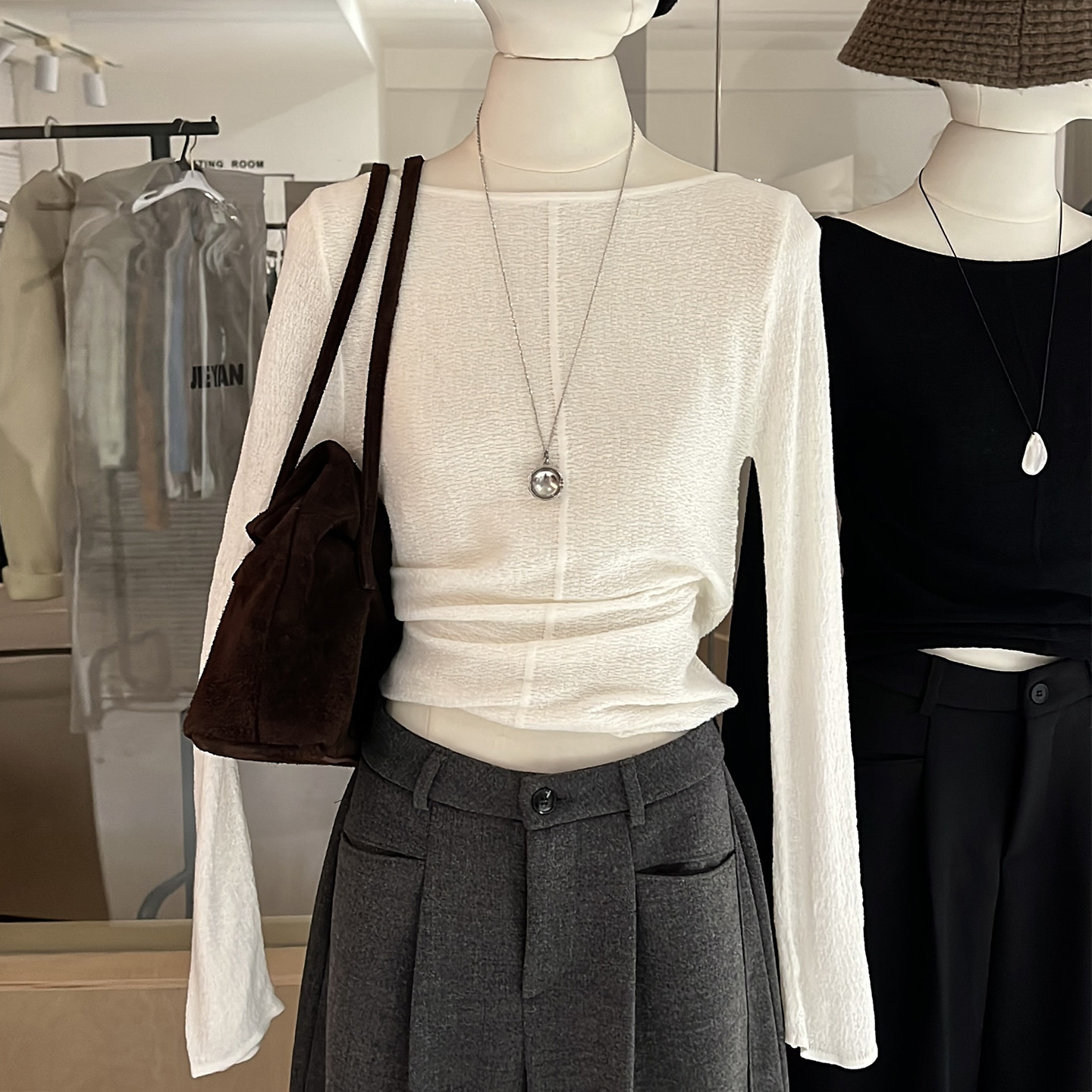 漂亮肌理感一字领气质针织打底衫