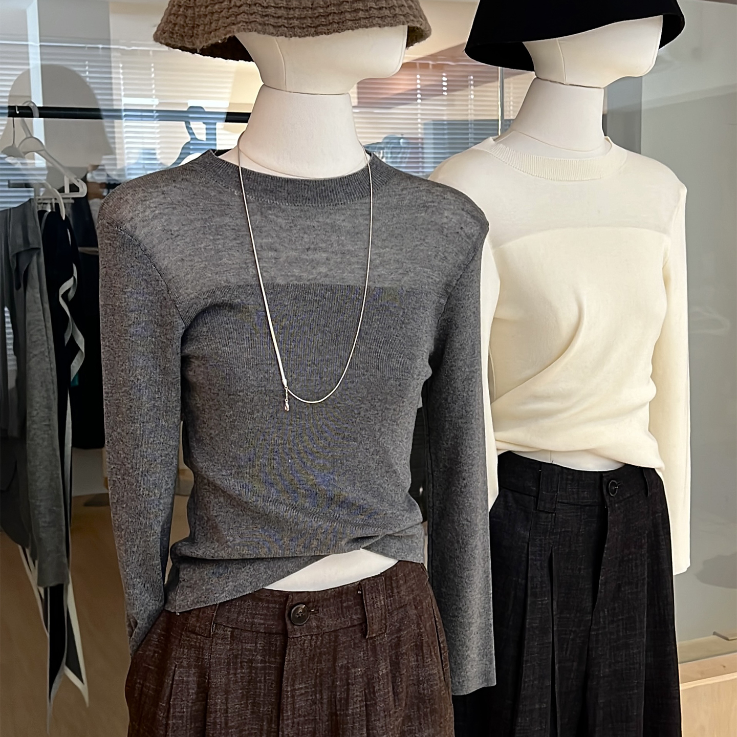 镂空小透视层次感打底针织衫纯欲