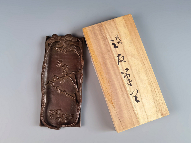 日本铜器须贺月芳作松竹梅铜笔皿文房雅器笔床复古桌面装饰收藏
