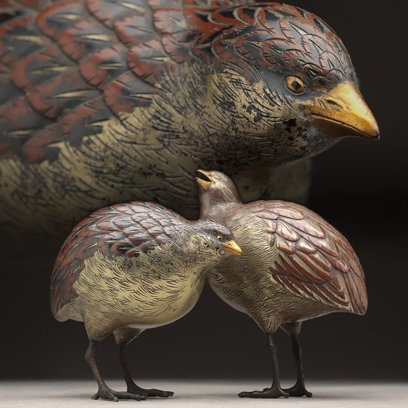 日本古美术收藏四分一銀銅嵌鹌鹑雄雌木箱附銅四分一銀嵌鳥置物