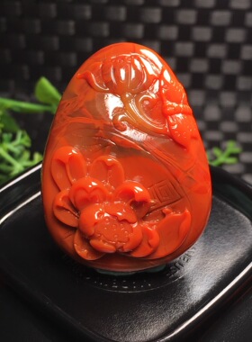 天然包浆料南红精雕蝶恋花吊坠 满色满肉 颜色油润细腻 重31.63克